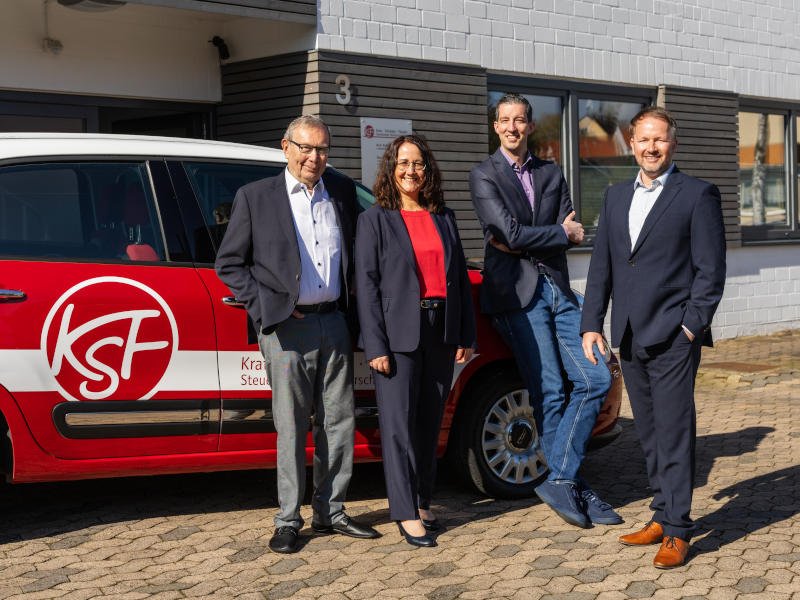 Kanzleileitung mit Auto